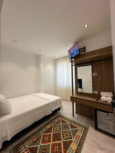 Ένα ή περισσότερα κρεβάτια σε δωμάτιο στο Hotel Celiku +27 φωτογραφίες