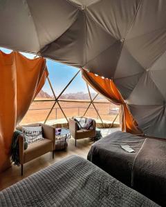 Postel nebo postele na pokoji v ubytování Ahmad Camp Rum