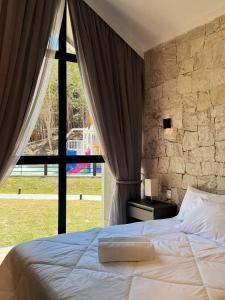 Giường trong phòng chung tại Mandacaru Encantado