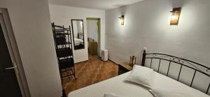 En eller flere senge i et værelse på Casa Tineretului 50