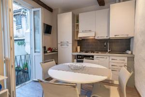 Køkken eller tekøkken på LA PERLA piccolo appartamento in piazza