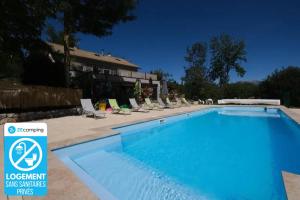 Swimmingpoolen hos eller tæt på Camping 3 étoiles - Piscine - ccbca0i