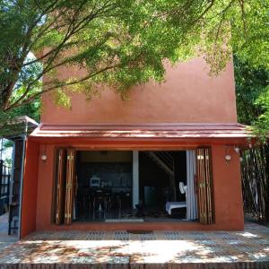 Bygningen som feriehuset ligger i