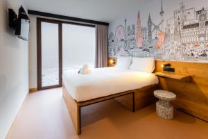 Postel nebo postele na pokoji v ubytování easyHotel Valencia Ciutat Vella + 54 fotografií