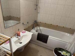 Phòng tắm tại Apartment in Aspen Golf