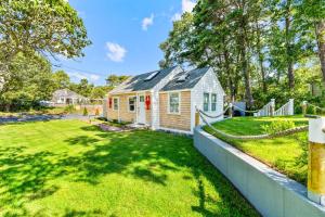 En have udenfor Dennis Port House BeachHot Tub & Fire Pit Fun