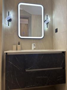 Ένα μπάνιο στο Academia suites 1