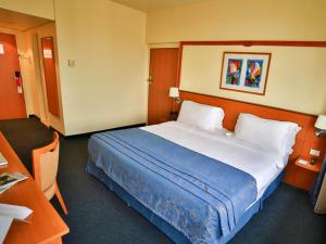 Postel nebo postele na pokoji v ubytování Lancaster Tamar Hotel- Hadath