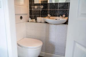 Et badeværelse på The Wellsway Retreat