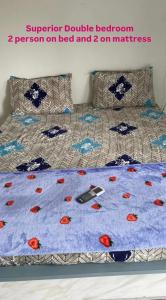 Postel nebo postele na pokoji v ubytování Jogi Homestay