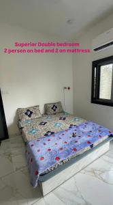 Postel nebo postele na pokoji v ubytování Jogi Homestay