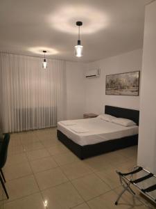 Ένα ή περισσότερα κρεβάτια σε δωμάτιο στο Margarita gardens block 6 studio apartment 623