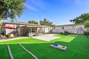 Legeområdet for børn på 16 PPL - 5 min to Brickell & Bars - King Beds - Hot Tub - Massage Chair - Games