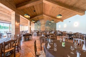 Reštaurácia alebo iné gastronomické zariadenie v ubytovaní Hotel Don Luis