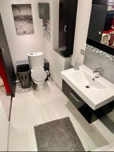 Koupelna v ubytování Le repaire d'Antibes atypique proche parc et mer