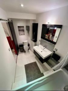 Koupelna v ubytování Le repaire d'Antibes atypique proche parc et mer