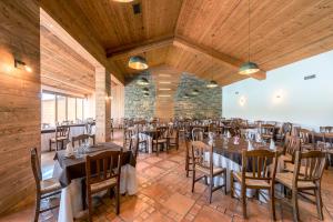 Reštaurácia alebo iné gastronomické zariadenie v ubytovaní Hotel Don Luis