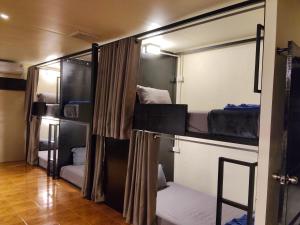 a room with two bunk beds in a room at JAM's HOSTEL in Ko Phangan +41 photos
