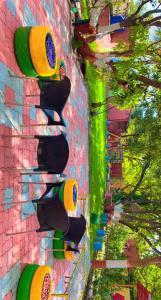 萨三吉尔the levels home的砖墙上的一幅交通信号灯画 更多6张照片