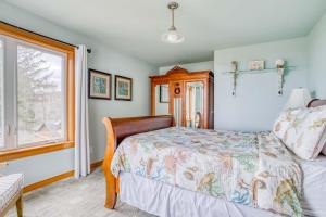 Postel nebo postele na pokoji v ubytování The Anchor House - Neskowin - Meredith Lodging