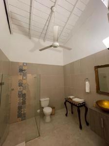 Phòng tắm tại Casa Heredia Boutique