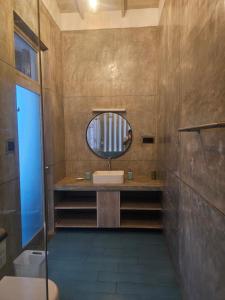 Phòng tắm tại Serene Sands Villa