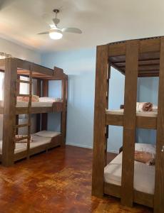 En eller flere senge i et værelse på La Brisa House