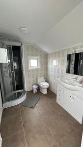 Ένα μπάνιο στο Hostal Del Tuto