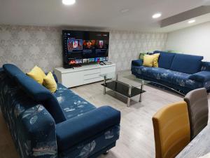 Et opholdsområde på Unterkunft im Dachgeschoss in Steinmauern