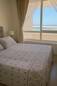 Ένα ή περισσότερα κρεβάτια σε δωμάτιο στο Vive la magia del mar cada día desde tu terraza +18 φωτογραφίες