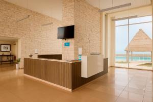 Μια τηλεόραση ή/και κέντρο ψυχαγωγίας στο Vive la magia del mar cada día desde tu terraza