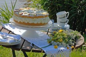 a cake sitting on top of a table at Kanal 33 in Schafstedt