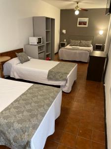 Rúm í herbergi á Piazza Suites 3 +5 myndir