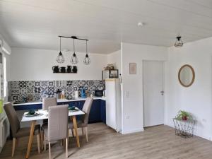 Η κουζίνα ή μικρή κουζίνα στο Hébergement 4 personnes au calme