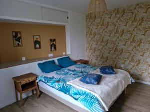 Ένα ή περισσότερα κρεβάτια σε δωμάτιο στο Hébergement 4 personnes au calme