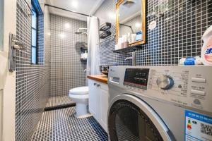 Koupelna v ubytování Tonight Homestay West Nanjing Road Shanghai Maoming Building