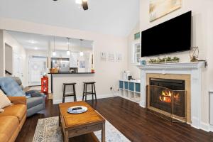 Et tv og/eller underholdning på Hot Tub Game Room Spacious Close to Skiing