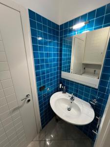 Ένα μπάνιο στο Palm Grove House +20 φωτογραφίες