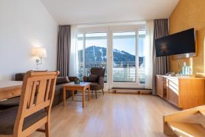 TV a/nebo společenská místnost v ubytování Kienle - das Kräuterhotel