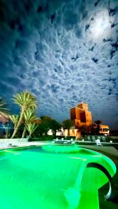 Bazén v ubytování Hotel Saghro nebo v jeho okolí