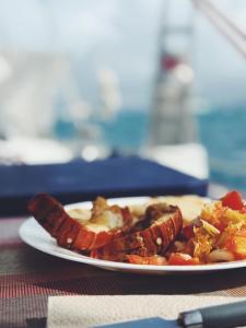 Еда / где поесть недалеко от ботеля