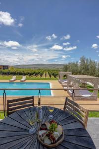 Πισίνα στο ή κοντά στο Casa Raíces Hotel Luxury & Viñedo