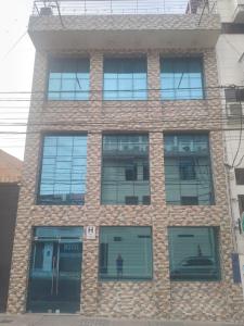 Tòa nhà nơi khách sạn tọa lạc