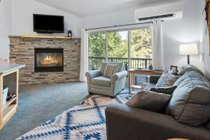 a living room with a couch and a fireplace at Ski House 217 in Bend