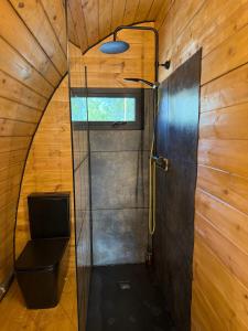 Ένα μπάνιο στο Eco house in the Valley