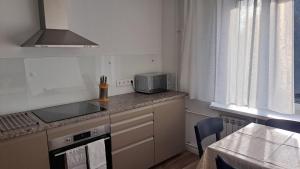 Kuchyň nebo kuchyňský kout v ubytování Sea Breeze Apartment