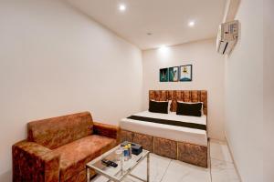 TV a/nebo společenská místnost v ubytování Hotel O by OYO Happy Stay