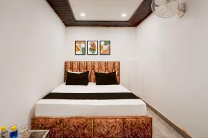 Postel nebo postele na pokoji v ubytování Hotel O by OYO Happy Stay