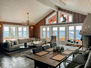 Et opholdsområde på Modern Cabin With Ski In-Out In Hafjell