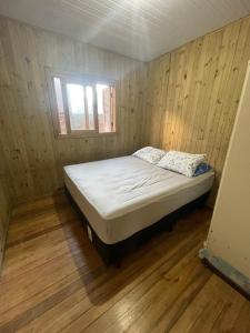 En eller flere senge i et værelse på Casa pé na areia em capão da canoa